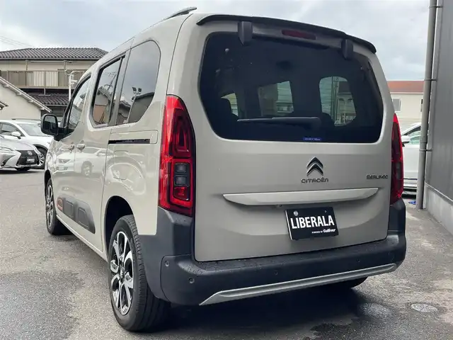シトロエン シトロエン ベルランゴ シャイン ブルーHDi XTRパック 香川県 2023(令5)年 1.7万km サーブル ディスプレイオーディオ/CarPlay/インテリジェントハイビーム/アクティブセーフティブレーキ/ブラインドスポットモニター/F/Rドライブレコーダー/両側スライドドア/スマートキー/アイドリングストップ/Bluetooth/純正17インチアルミ/コーナーセンサー