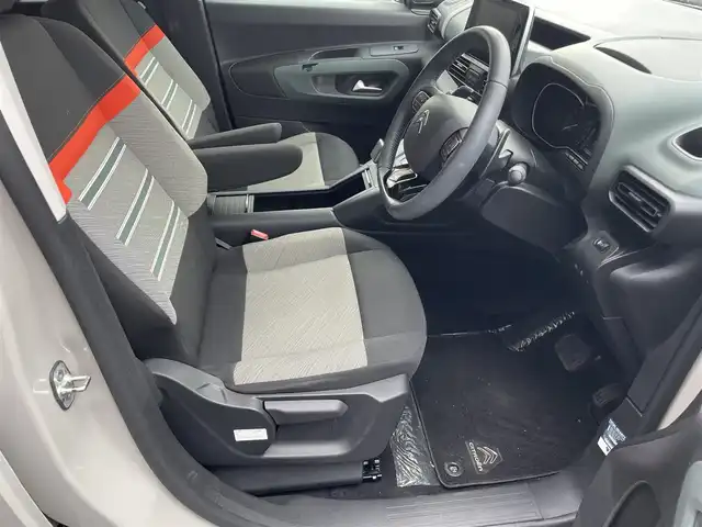 シトロエン シトロエン ベルランゴ シャイン ブルーHDi XTRパック 香川県 2023(令5)年 1.7万km サーブル ディスプレイオーディオ/CarPlay/インテリジェントハイビーム/アクティブセーフティブレーキ/ブラインドスポットモニター/F/Rドライブレコーダー/両側スライドドア/スマートキー/アイドリングストップ/Bluetooth/純正17インチアルミ/コーナーセンサー