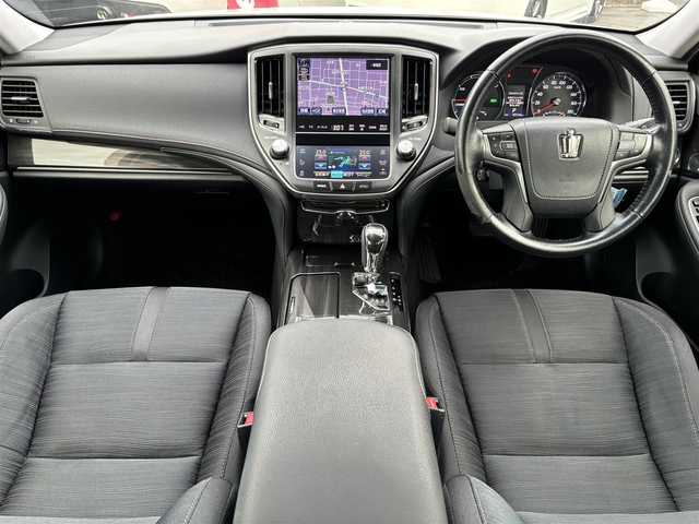 トヨタ クラウン ハイブリッド アスリートS 岡山県 2013(平25)年 8.6万km ホワイトパールクリスタルシャイン /禁煙//ワンオーナー//サンルーフ//前後ドライブレコーダー//純正ナビ//CD/DVD/MSV/BT/フルセグ//バックカメラ//前席パワーシート//前席シートヒーター//クルーズコントロール//PCS/BSM//盗難防止装置//横滑り防止機能//ビルドインETC//ステアリングスイッチ//ステアリングヒーター//オートリトラウインカーミラー//LEDオートライト//LEDフォグライト//プッシュスタート//アイドリングストップ//純正マット//純正ドアバイザー//新車時保証書//取扱説明書//ディーラー整備記録簿H26.H28.H30.R1.R2.R3.R4.R5.R6//スペアスマートキー