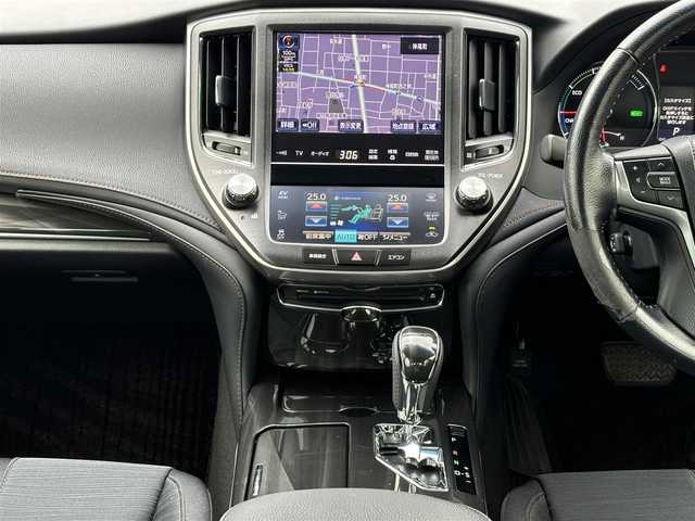 トヨタ クラウン ハイブリッド アスリートS 岡山県 2013(平25)年 8.6万km ホワイトパールクリスタルシャイン /禁煙//ワンオーナー//サンルーフ//前後ドライブレコーダー//純正ナビ//CD/DVD/MSV/BT/フルセグ//バックカメラ//前席パワーシート//前席シートヒーター//クルーズコントロール//PCS/BSM//盗難防止装置//横滑り防止機能//ビルドインETC//ステアリングスイッチ//ステアリングヒーター//オートリトラウインカーミラー//LEDオートライト//LEDフォグライト//プッシュスタート//アイドリングストップ//純正マット//純正ドアバイザー//新車時保証書//取扱説明書//ディーラー整備記録簿H26.H28.H30.R1.R2.R3.R4.R5.R6//スペアスマートキー