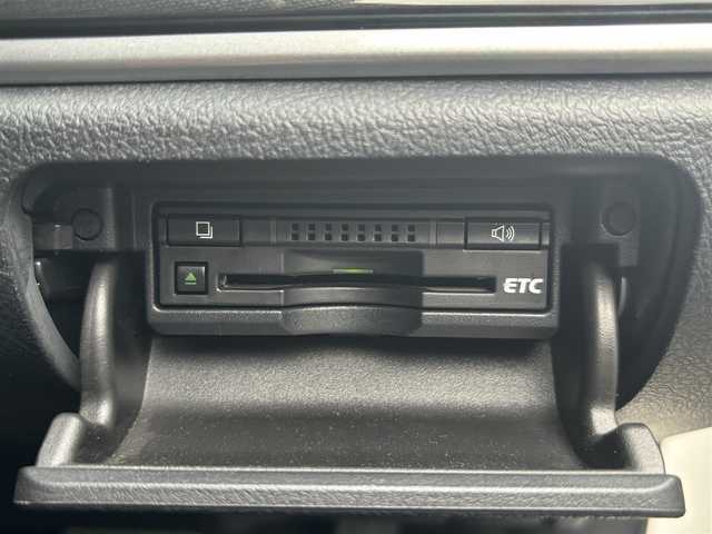 トヨタ クラウン ハイブリッド アスリートS 岡山県 2013(平25)年 8.6万km ホワイトパールクリスタルシャイン /禁煙//ワンオーナー//サンルーフ//前後ドライブレコーダー//純正ナビ//CD/DVD/MSV/BT/フルセグ//バックカメラ//前席パワーシート//前席シートヒーター//クルーズコントロール//PCS/BSM//盗難防止装置//横滑り防止機能//ビルドインETC//ステアリングスイッチ//ステアリングヒーター//オートリトラウインカーミラー//LEDオートライト//LEDフォグライト//プッシュスタート//アイドリングストップ//純正マット//純正ドアバイザー//新車時保証書//取扱説明書//ディーラー整備記録簿H26.H28.H30.R1.R2.R3.R4.R5.R6//スペアスマートキー