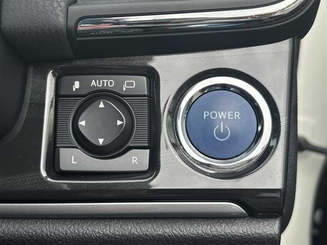 トヨタ クラウン ハイブリッド アスリートS 岡山県 2013(平25)年 8.6万km ホワイトパールクリスタルシャイン /禁煙//ワンオーナー//サンルーフ//前後ドライブレコーダー//純正ナビ//CD/DVD/MSV/BT/フルセグ//バックカメラ//前席パワーシート//前席シートヒーター//クルーズコントロール//PCS/BSM//盗難防止装置//横滑り防止機能//ビルドインETC//ステアリングスイッチ//ステアリングヒーター//オートリトラウインカーミラー//LEDオートライト//LEDフォグライト//プッシュスタート//アイドリングストップ//純正マット//純正ドアバイザー//新車時保証書//取扱説明書//ディーラー整備記録簿H26.H28.H30.R1.R2.R3.R4.R5.R6//スペアスマートキー