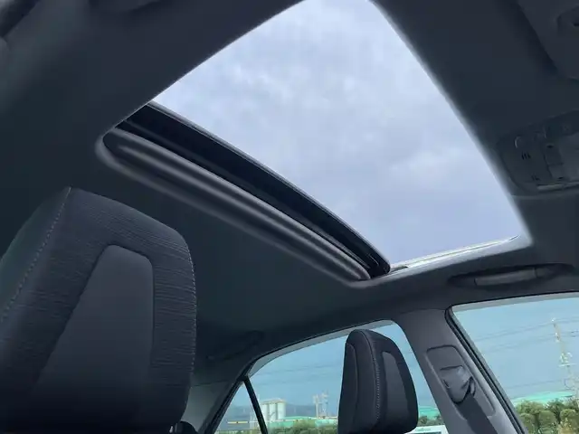 トヨタ クラウン ハイブリッド アスリートS 岡山県 2013(平25)年 8.6万km ホワイトパールクリスタルシャイン 登録時走行距離85782km/純正ナビ/フルセグTV（AM.FM.TV.CD.DVD.BT）/サンルーフ/禁煙車/ワンオーナー/前後ドライブレコーダー/バックカメラ/前席パワーシート/前席シートヒーター/クルーズコントロール/盗難防止装置/横滑り防止機能/ビルドインETC/ステアリングスイッチ/オートライト/プッシュスタート/アイドリングストップ/純正１８インチAW/純正マット/純正ドアバイザー/保証書/取扱説明書/ディーラー整備記録簿/スペアキー