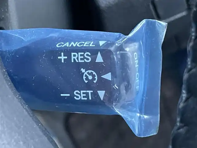 トヨタ クラウン ハイブリッド アスリートS 岡山県 2013(平25)年 8.6万km ホワイトパールクリスタルシャイン 登録時走行距離85782km/純正ナビ/フルセグTV（AM.FM.TV.CD.DVD.BT）/サンルーフ/禁煙車/ワンオーナー/前後ドライブレコーダー/バックカメラ/前席パワーシート/前席シートヒーター/クルーズコントロール/盗難防止装置/横滑り防止機能/ビルドインETC/ステアリングスイッチ/オートライト/プッシュスタート/アイドリングストップ/純正１８インチAW/純正マット/純正ドアバイザー/保証書/取扱説明書/ディーラー整備記録簿/スペアキー