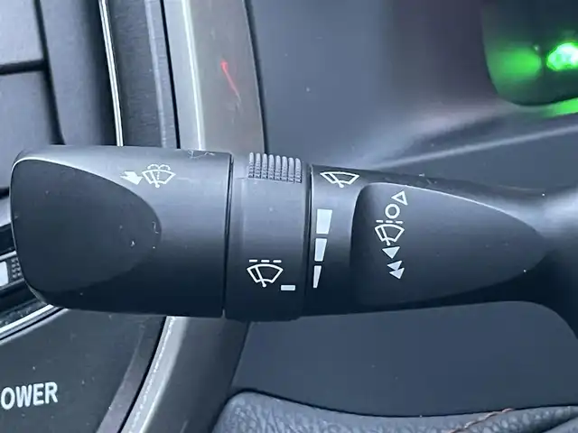 トヨタ クラウン ハイブリッド アスリートS 岡山県 2013(平25)年 8.6万km ホワイトパールクリスタルシャイン 登録時走行距離85782km/純正ナビ/フルセグTV（AM.FM.TV.CD.DVD.BT）/サンルーフ/禁煙車/ワンオーナー/前後ドライブレコーダー/バックカメラ/前席パワーシート/前席シートヒーター/クルーズコントロール/盗難防止装置/横滑り防止機能/ビルドインETC/ステアリングスイッチ/オートライト/プッシュスタート/アイドリングストップ/純正１８インチAW/純正マット/純正ドアバイザー/保証書/取扱説明書/ディーラー整備記録簿/スペアキー