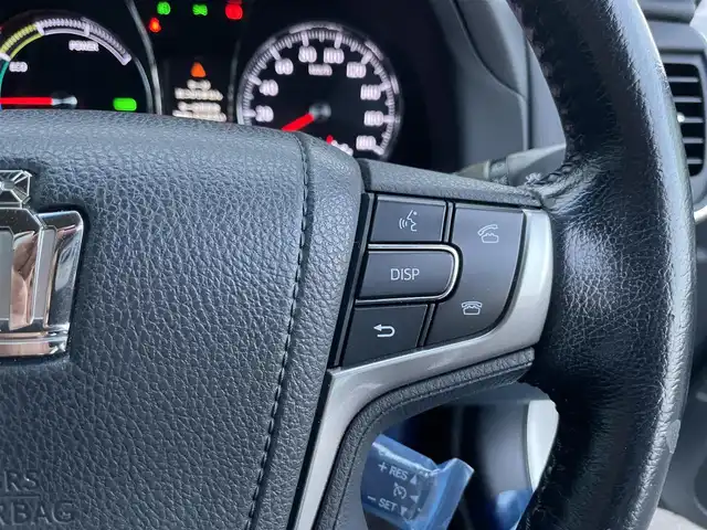 トヨタ クラウン ハイブリッド アスリートS 岡山県 2013(平25)年 8.6万km ホワイトパールクリスタルシャイン 登録時走行距離85782km/純正ナビ/フルセグTV（AM.FM.TV.CD.DVD.BT）/サンルーフ/禁煙車/ワンオーナー/前後ドライブレコーダー/バックカメラ/前席パワーシート/前席シートヒーター/クルーズコントロール/盗難防止装置/横滑り防止機能/ビルドインETC/ステアリングスイッチ/オートライト/プッシュスタート/アイドリングストップ/純正１８インチAW/純正マット/純正ドアバイザー/保証書/取扱説明書/ディーラー整備記録簿/スペアキー