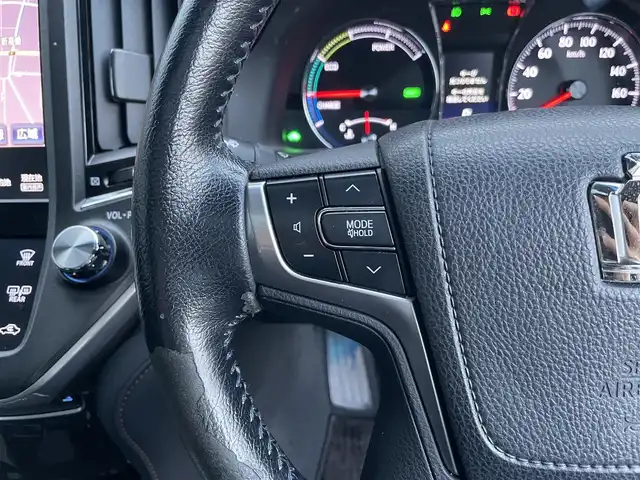 トヨタ クラウン ハイブリッド アスリートS 岡山県 2013(平25)年 8.6万km ホワイトパールクリスタルシャイン 登録時走行距離85782km/純正ナビ/フルセグTV（AM.FM.TV.CD.DVD.BT）/サンルーフ/禁煙車/ワンオーナー/前後ドライブレコーダー/バックカメラ/前席パワーシート/前席シートヒーター/クルーズコントロール/盗難防止装置/横滑り防止機能/ビルドインETC/ステアリングスイッチ/オートライト/プッシュスタート/アイドリングストップ/純正１８インチAW/純正マット/純正ドアバイザー/保証書/取扱説明書/ディーラー整備記録簿/スペアキー