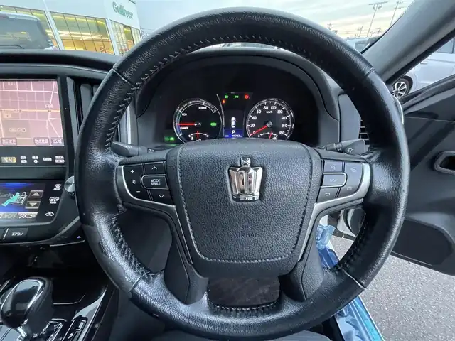 トヨタ クラウン ハイブリッド アスリートS 岡山県 2013(平25)年 8.6万km ホワイトパールクリスタルシャイン 登録時走行距離85782km/純正ナビ/フルセグTV（AM.FM.TV.CD.DVD.BT）/サンルーフ/禁煙車/ワンオーナー/前後ドライブレコーダー/バックカメラ/前席パワーシート/前席シートヒーター/クルーズコントロール/盗難防止装置/横滑り防止機能/ビルドインETC/ステアリングスイッチ/オートライト/プッシュスタート/アイドリングストップ/純正１８インチAW/純正マット/純正ドアバイザー/保証書/取扱説明書/ディーラー整備記録簿/スペアキー