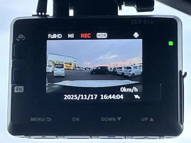 トヨタ クラウン ハイブリッド アスリートS 岡山県 2013(平25)年 8.6万km ホワイトパールクリスタルシャイン 登録時走行距離85782km/純正ナビ/フルセグTV（AM.FM.TV.CD.DVD.BT）/サンルーフ/禁煙車/ワンオーナー/前後ドライブレコーダー/バックカメラ/前席パワーシート/前席シートヒーター/クルーズコントロール/盗難防止装置/横滑り防止機能/ビルドインETC/ステアリングスイッチ/オートライト/プッシュスタート/アイドリングストップ/純正１８インチAW/純正マット/純正ドアバイザー/保証書/取扱説明書/ディーラー整備記録簿/スペアキー