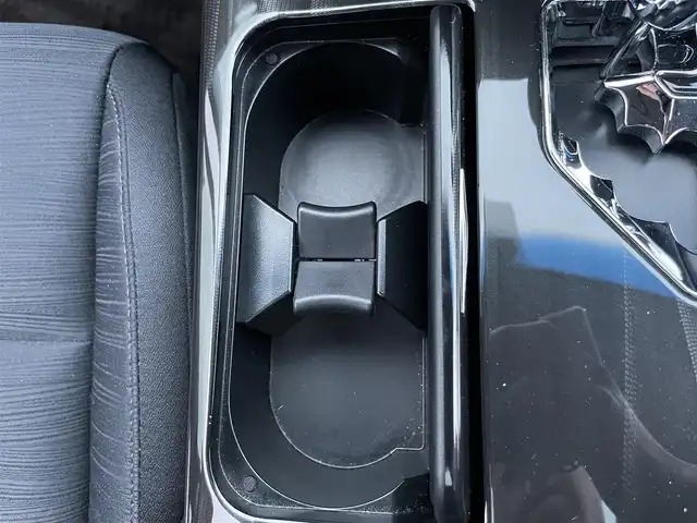 トヨタ クラウン ハイブリッド アスリートS 岡山県 2013(平25)年 8.6万km ホワイトパールクリスタルシャイン 登録時走行距離85782km/純正ナビ/フルセグTV（AM.FM.TV.CD.DVD.BT）/サンルーフ/禁煙車/ワンオーナー/前後ドライブレコーダー/バックカメラ/前席パワーシート/前席シートヒーター/クルーズコントロール/盗難防止装置/横滑り防止機能/ビルドインETC/ステアリングスイッチ/オートライト/プッシュスタート/アイドリングストップ/純正１８インチAW/純正マット/純正ドアバイザー/保証書/取扱説明書/ディーラー整備記録簿/スペアキー