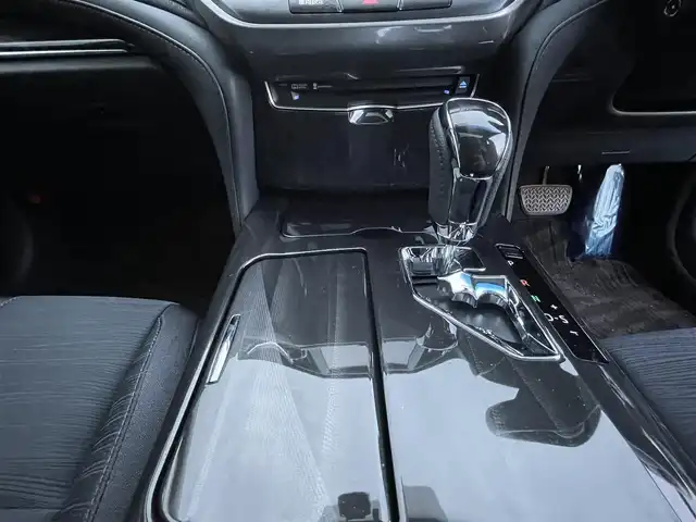 トヨタ クラウン ハイブリッド アスリートS 岡山県 2013(平25)年 8.6万km ホワイトパールクリスタルシャイン 登録時走行距離85782km/純正ナビ/フルセグTV（AM.FM.TV.CD.DVD.BT）/サンルーフ/禁煙車/ワンオーナー/前後ドライブレコーダー/バックカメラ/前席パワーシート/前席シートヒーター/クルーズコントロール/盗難防止装置/横滑り防止機能/ビルドインETC/ステアリングスイッチ/オートライト/プッシュスタート/アイドリングストップ/純正１８インチAW/純正マット/純正ドアバイザー/保証書/取扱説明書/ディーラー整備記録簿/スペアキー