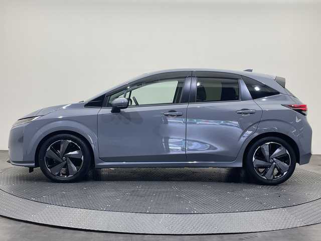 日産 オーラ G レザーエディション 愛媛県 2023(令5)年 1.4万km グレー ・純正メモリーナビ/・フルセグテレビ/Bluetooth/・アラウンドビューモニター/・BOSEサウンド/・レザーシート/・シートヒーター/・ステアリングヒーター/・衝突被害軽減ブレーキ/・レーンキープアシスト/・BSM/・プロパイロット/・前後コーナーセンサー/・LEDヘッドライト/・スマートキー/・ETC