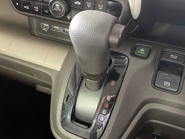 ホンダ Ｎ ＷＧＮ L ホンダセンシング 広島県 2020(令2)年 4.9万km ルナシルバーM 禁煙/ホンダセンシング/●衝突軽減ブレーキ〈CMBS〉/●誤発進抑制機能/●歩行者事故低減ステアリング/●先行車発進お知らせ機能/●標識認識機能/●路外逸脱抑制機能/●渋滞追従機能付ACC〈アダプティブ・クルーズ・コントロール〉●LKAS〈車線維持支援システム〉/●後方誤発進抑制機能/●オートハイビーム/純正ナビ（VXM-204VFi)/・フルセグ/Bluetooth/CD/DVD/SD/MusicRack/バックカメラ/ステアリングスイッチ/LEDヘッドライト/オートライト/シートヒーター/オートリトラミラー/電動パーキングブレーキ/ブレーキホールド/ヘッドライトレベライザー/ETC/ドアバイザー