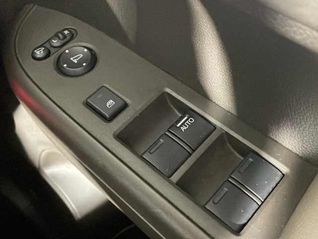 ホンダ Ｎ ＷＧＮ L ホンダセンシング 広島県 2020(令2)年 4.9万km ルナシルバーM 禁煙/ホンダセンシング/●衝突軽減ブレーキ〈CMBS〉/●誤発進抑制機能/●歩行者事故低減ステアリング/●先行車発進お知らせ機能/●標識認識機能/●路外逸脱抑制機能/●渋滞追従機能付ACC〈アダプティブ・クルーズ・コントロール〉●LKAS〈車線維持支援システム〉/●後方誤発進抑制機能/●オートハイビーム/純正ナビ（VXM-204VFi)/・フルセグ/Bluetooth/CD/DVD/SD/MusicRack/バックカメラ/ステアリングスイッチ/LEDヘッドライト/オートライト/シートヒーター/オートリトラミラー/電動パーキングブレーキ/ブレーキホールド/ヘッドライトレベライザー/ETC/ドアバイザー