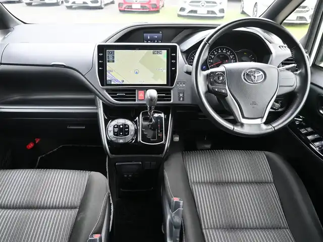 トヨタ ヴォクシー ZS 煌Ⅱ 千葉県 2020(令2)年 5.7万km ホワイトパールクリスタルシャイン Toyota Safety Sense/・プリクラッシュセーフティ/・レーンディパーチャーアラート/・オートハイビーム/クルーズコントロール/両側パワースライドドア/純正SDナビ/地デジTV/【DVD/CD再生機能　Bluetooth接続】/バックカメラ/フリップダウンモニター/ドライブレコーダー（前後撮影）/革巻きステアリング/ステアリングスイッチ/ETC/LEDヘッドライト/フォグライト/ウインカーミラー/クリアランスソナー/純正16インチアルミホイル/スマートキー