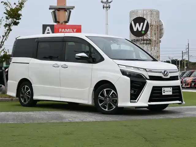 トヨタ ヴォクシー ZS 煌Ⅱ 千葉県 2020(令2)年 5.7万km ホワイトパールクリスタルシャイン Toyota Safety Sense/・プリクラッシュセーフティ/・レーンディパーチャーアラート/・オートハイビーム/クルーズコントロール/両側パワースライドドア/純正SDナビ/地デジTV/【DVD/CD再生機能　Bluetooth接続】/バックカメラ/フリップダウンモニター/ドライブレコーダー（前後撮影）/革巻きステアリング/ステアリングスイッチ/ETC/LEDヘッドライト/フォグライト/ウインカーミラー/クリアランスソナー/純正16インチアルミホイル/スマートキー