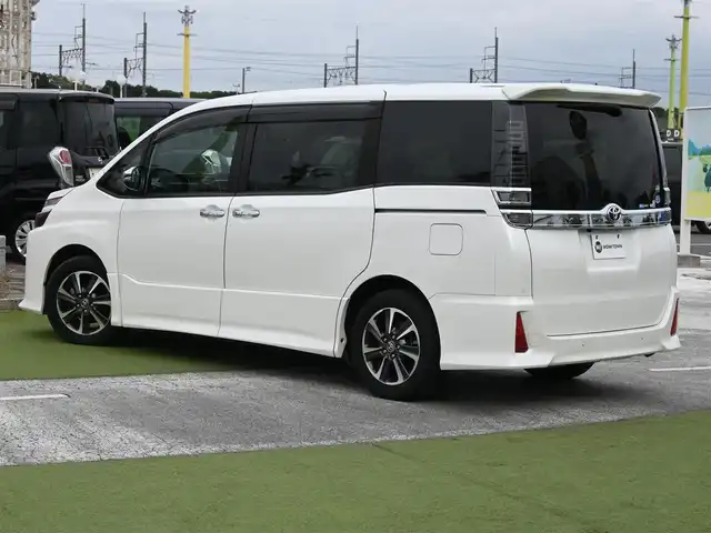 トヨタ ヴォクシー ZS 煌Ⅱ 千葉県 2020(令2)年 5.7万km ホワイトパールクリスタルシャイン Toyota Safety Sense/・プリクラッシュセーフティ/・レーンディパーチャーアラート/・オートハイビーム/クルーズコントロール/両側パワースライドドア/純正SDナビ/地デジTV/【DVD/CD再生機能　Bluetooth接続】/バックカメラ/フリップダウンモニター/ドライブレコーダー（前後撮影）/革巻きステアリング/ステアリングスイッチ/ETC/LEDヘッドライト/フォグライト/ウインカーミラー/クリアランスソナー/純正16インチアルミホイル/スマートキー
