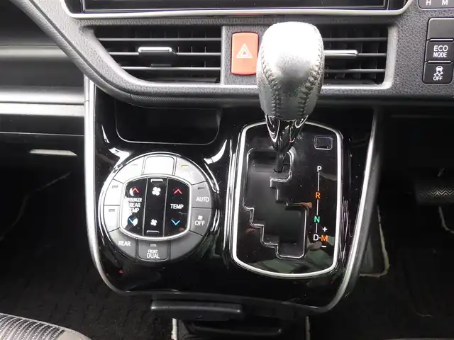 トヨタ ヴォクシー ZS 煌Ⅱ 千葉県 2020(令2)年 5.7万km ホワイトパールクリスタルシャイン Toyota Safety Sense/・プリクラッシュセーフティ/・レーンディパーチャーアラート/・オートハイビーム/クルーズコントロール/両側パワースライドドア/純正SDナビ/地デジTV/【DVD/CD再生機能　Bluetooth接続】/バックカメラ/フリップダウンモニター/ドライブレコーダー（前後撮影）/革巻きステアリング/ステアリングスイッチ/ETC/LEDヘッドライト/フォグライト/ウインカーミラー/クリアランスソナー/純正16インチアルミホイル/スマートキー