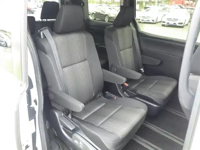 トヨタ ヴォクシー ZS 煌Ⅱ 千葉県 2020(令2)年 5.7万km ホワイトパールクリスタルシャイン Toyota Safety Sense/・プリクラッシュセーフティ/・レーンディパーチャーアラート/・オートハイビーム/クルーズコントロール/両側パワースライドドア/純正SDナビ/地デジTV/【DVD/CD再生機能　Bluetooth接続】/バックカメラ/フリップダウンモニター/ドライブレコーダー（前後撮影）/革巻きステアリング/ステアリングスイッチ/ETC/LEDヘッドライト/フォグライト/ウインカーミラー/クリアランスソナー/純正16インチアルミホイル/スマートキー