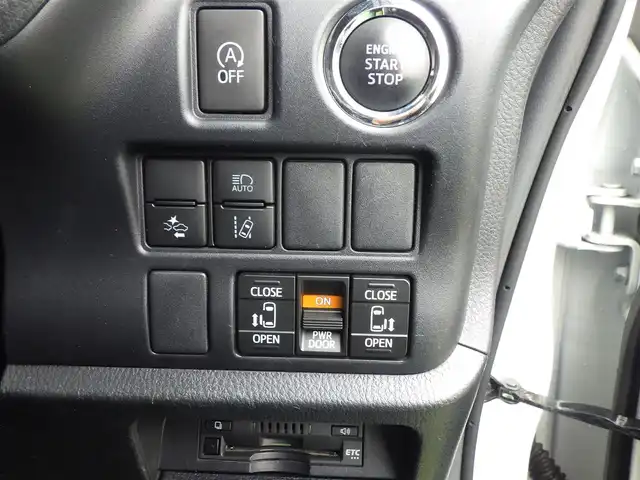 トヨタ ヴォクシー ZS 煌Ⅱ 千葉県 2020(令2)年 5.7万km ホワイトパールクリスタルシャイン Toyota Safety Sense/・プリクラッシュセーフティ/・レーンディパーチャーアラート/・オートハイビーム/クルーズコントロール/両側パワースライドドア/純正SDナビ/地デジTV/【DVD/CD再生機能　Bluetooth接続】/バックカメラ/フリップダウンモニター/ドライブレコーダー（前後撮影）/革巻きステアリング/ステアリングスイッチ/ETC/LEDヘッドライト/フォグライト/ウインカーミラー/クリアランスソナー/純正16インチアルミホイル/スマートキー