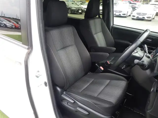 トヨタ ヴォクシー ZS 煌Ⅱ 千葉県 2020(令2)年 5.7万km ホワイトパールクリスタルシャイン Toyota Safety Sense/・プリクラッシュセーフティ/・レーンディパーチャーアラート/・オートハイビーム/クルーズコントロール/両側パワースライドドア/純正SDナビ/地デジTV/【DVD/CD再生機能　Bluetooth接続】/バックカメラ/フリップダウンモニター/ドライブレコーダー（前後撮影）/革巻きステアリング/ステアリングスイッチ/ETC/LEDヘッドライト/フォグライト/ウインカーミラー/クリアランスソナー/純正16インチアルミホイル/スマートキー