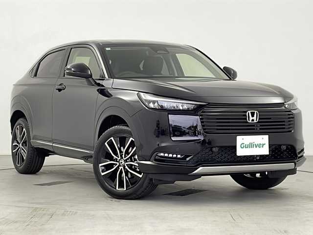 ホンダ ヴェゼル ハイブリッド e:HEV Z 愛知県 2025(令7)年 0.1千km クリスタルブラックパール /R7年10月登録済未使用車//純正HondaCONNECTナビ//フルセグTV/AMFM/Bluetooth/USB//AppleCarPlay/AndroidAuto//ビルトインETC2.0//バックカメラ//HondaSENSING//アダプティブクルーズコントロール//パーキングセンサーシステム//ブラインドスポットモニター//アダプティブドライビングビーム//後退出庫サポート//フルLEDヘッドランプ//オートライト//LEDアクティブコーナリングライト//LEDフォグランプ//フルLEDリアコンビランプ//ハンズフリーパワーテールゲート//プライムスムースコンビシート//前席シートヒーター//革巻きステアリング//ステアリングスイッチ//ステアリングヒーター//パドルシフト式減速セレクター//純正18インチアルミホイール//電子パーキングブレーキ//ブレーキホールド//ヒルディセントコントロール//プッシュスタート//電動格納ミラー//アイドリングストップ