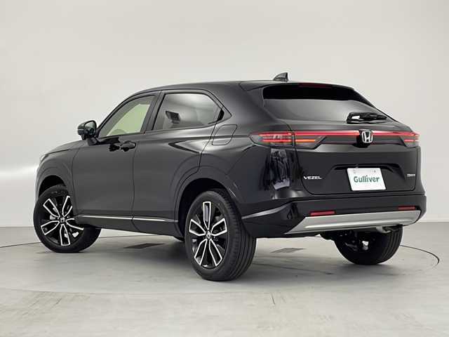 ホンダ ヴェゼル ハイブリッド e:HEV Z 愛知県 2025(令7)年 0.1千km クリスタルブラックパール /R7年10月登録済未使用車//純正HondaCONNECTナビ//フルセグTV/AMFM/Bluetooth/USB//AppleCarPlay/AndroidAuto//ビルトインETC2.0//バックカメラ//HondaSENSING//アダプティブクルーズコントロール//パーキングセンサーシステム//ブラインドスポットモニター//アダプティブドライビングビーム//後退出庫サポート//フルLEDヘッドランプ//オートライト//LEDアクティブコーナリングライト//LEDフォグランプ//フルLEDリアコンビランプ//ハンズフリーパワーテールゲート//プライムスムースコンビシート//前席シートヒーター//革巻きステアリング//ステアリングスイッチ//ステアリングヒーター//パドルシフト式減速セレクター//純正18インチアルミホイール//電子パーキングブレーキ//ブレーキホールド//ヒルディセントコントロール//プッシュスタート//電動格納ミラー//アイドリングストップ