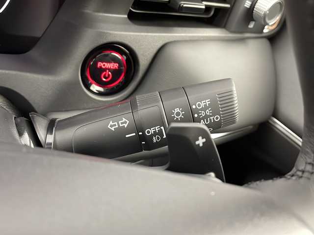 ホンダ ヴェゼル ハイブリッド e:HEV Z 愛知県 2025(令7)年 0.1千km クリスタルブラックパール /R7年10月登録済未使用車//純正HondaCONNECTナビ//フルセグTV/AMFM/Bluetooth/USB//AppleCarPlay/AndroidAuto//ビルトインETC2.0//バックカメラ//HondaSENSING//アダプティブクルーズコントロール//パーキングセンサーシステム//ブラインドスポットモニター//アダプティブドライビングビーム//後退出庫サポート//フルLEDヘッドランプ//オートライト//LEDアクティブコーナリングライト//LEDフォグランプ//フルLEDリアコンビランプ//ハンズフリーパワーテールゲート//プライムスムースコンビシート//前席シートヒーター//革巻きステアリング//ステアリングスイッチ//ステアリングヒーター//パドルシフト式減速セレクター//純正18インチアルミホイール//電子パーキングブレーキ//ブレーキホールド//ヒルディセントコントロール//プッシュスタート//電動格納ミラー//アイドリングストップ