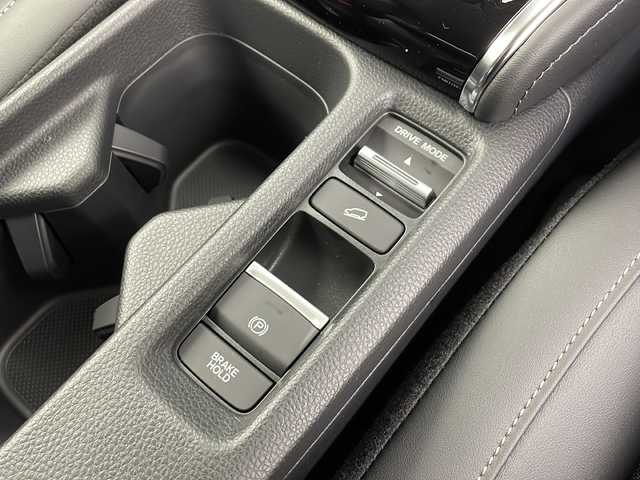 ホンダ ヴェゼル ハイブリッド e:HEV Z 愛知県 2025(令7)年 0.1千km クリスタルブラックパール /R7年10月登録済未使用車//純正HondaCONNECTナビ//フルセグTV/AMFM/Bluetooth/USB//AppleCarPlay/AndroidAuto//ビルトインETC2.0//バックカメラ//HondaSENSING//アダプティブクルーズコントロール//パーキングセンサーシステム//ブラインドスポットモニター//アダプティブドライビングビーム//後退出庫サポート//フルLEDヘッドランプ//オートライト//LEDアクティブコーナリングライト//LEDフォグランプ//フルLEDリアコンビランプ//ハンズフリーパワーテールゲート//プライムスムースコンビシート//前席シートヒーター//革巻きステアリング//ステアリングスイッチ//ステアリングヒーター//パドルシフト式減速セレクター//純正18インチアルミホイール//電子パーキングブレーキ//ブレーキホールド//ヒルディセントコントロール//プッシュスタート//電動格納ミラー//アイドリングストップ