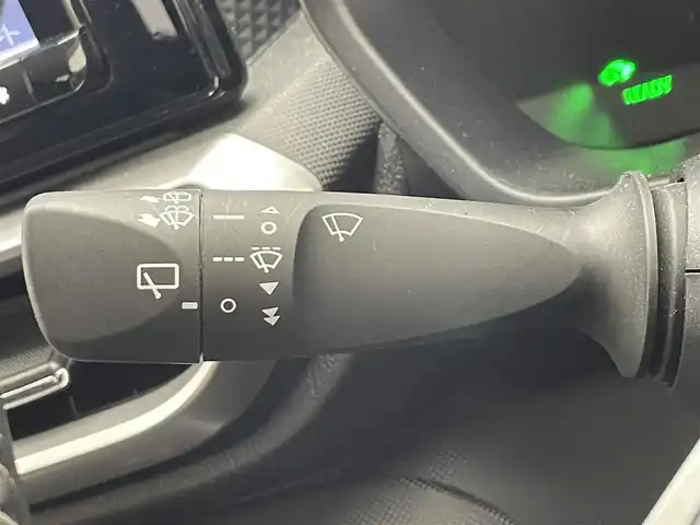 ダイハツ ロッキー プレミアム G HEV 滋賀県 2022(令4)年 4.8万km ブラックマイカメタリック/コンパーノレッド 純正9インチナビ/【Bluetooth/CD/DVD/フルセグTV/USB】/全方位カメラ/ハーフレザーシート /プリクラッシュセーフティ/レーントレーシングアシスト/レーダークルーズコントロール/LEDヘッドライト/オートマチックハイビーム/クリアランスソナー/電動パーキングブレーキ/オートブレーキホールド/ビルトインETC/前方ドライブレコーダー/D/Nシートヒーター/純正フロアマット/ドアバイザー/プッシュスタート/スマートキー/ステアリングリモコン