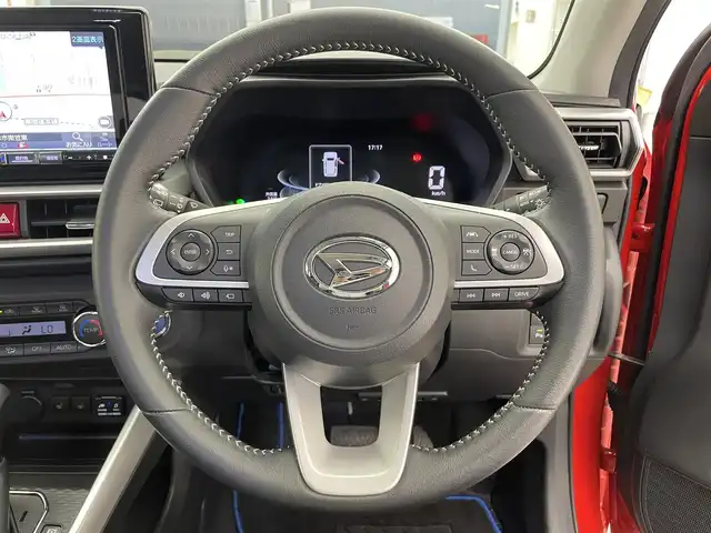ダイハツ ロッキー プレミアム G HEV 滋賀県 2022(令4)年 4.8万km ブラックマイカメタリック/コンパーノレッド 純正9インチナビ/【Bluetooth/CD/DVD/フルセグTV/USB】/全方位カメラ/ハーフレザーシート /プリクラッシュセーフティ/レーントレーシングアシスト/レーダークルーズコントロール/LEDヘッドライト/オートマチックハイビーム/クリアランスソナー/電動パーキングブレーキ/オートブレーキホールド/ビルトインETC/前方ドライブレコーダー/D/Nシートヒーター/純正フロアマット/ドアバイザー/プッシュスタート/スマートキー/ステアリングリモコン