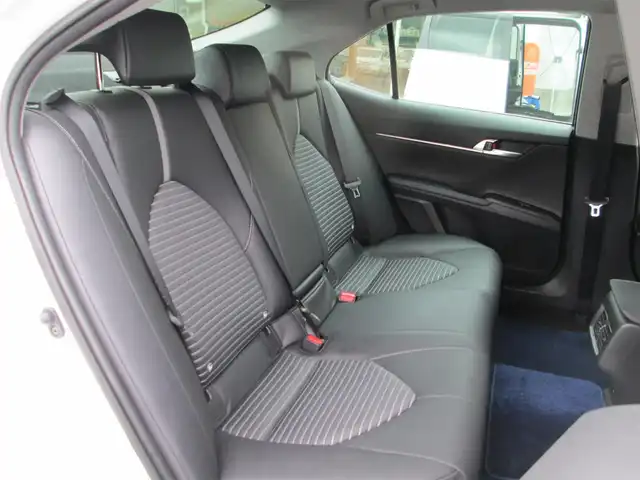 トヨタ カムリ WS 千葉県 2019(令1)年 5.1万km プラチナホワイトパールマイカ TRDフロントガーニッシュ/純正SDナビ、ワンセグTV/バックカメラ/純正オーディオ【CD/SD/BT/AUX/AM/FM】/Toyota Safety Sense/プリクラッシュセーフティ/純正オプション18アルミ/ハーフレザーシート/D席パワーシート/ステアリングスイッチ/パドルシフト/LEDヘッドライト/LEDフォグライト/オートライト/プッシュスタート/スマートキー/スペアキー/電動パーキングブレーキ/ブレーキホールド/ビルトインETC/電動格納ウィンカーミラー/社外フロアマット/新車保証書/取扱説明書/ナビ取扱説明書/整備記録簿(R5/R6)