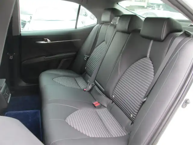 トヨタ カムリ WS 千葉県 2019(令1)年 5.1万km プラチナホワイトパールマイカ TRDフロントガーニッシュ/純正SDナビ、ワンセグTV/バックカメラ/純正オーディオ【CD/SD/BT/AUX/AM/FM】/Toyota Safety Sense/プリクラッシュセーフティ/純正オプション18アルミ/ハーフレザーシート/D席パワーシート/ステアリングスイッチ/パドルシフト/LEDヘッドライト/LEDフォグライト/オートライト/プッシュスタート/スマートキー/スペアキー/電動パーキングブレーキ/ブレーキホールド/ビルトインETC/電動格納ウィンカーミラー/社外フロアマット/新車保証書/取扱説明書/ナビ取扱説明書/整備記録簿(R5/R6)
