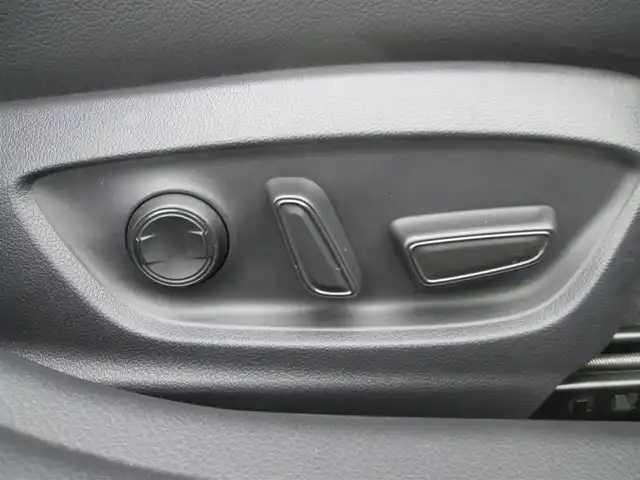 トヨタ カムリ WS 千葉県 2019(令1)年 5.1万km プラチナホワイトパールマイカ TRDフロントガーニッシュ/純正SDナビ、ワンセグTV/バックカメラ/純正オーディオ【CD/SD/BT/AUX/AM/FM】/Toyota Safety Sense/プリクラッシュセーフティ/純正オプション18アルミ/ハーフレザーシート/D席パワーシート/ステアリングスイッチ/パドルシフト/LEDヘッドライト/LEDフォグライト/オートライト/プッシュスタート/スマートキー/スペアキー/電動パーキングブレーキ/ブレーキホールド/ビルトインETC/電動格納ウィンカーミラー/社外フロアマット/新車保証書/取扱説明書/ナビ取扱説明書/整備記録簿(R5/R6)