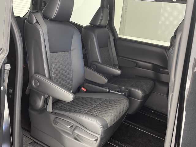 トヨタ ヴォクシー ハイブリッド S－Z 沖縄県 2022(令4)年 2.2万km グリッターブラックガラスフレーク 純正10.5型ディスプレイオーディオ/　フルセグTV/Bluetooth/バックカメラ/前後ドライブレコーダー/トヨタセーフティセンス/・レーダークルーズコントロール/・衝突軽減ブレーキ/・レーンキープアシスト/・オートマチックハイビーム/両側パワースライドドア/ETC/LEDヘッドライト/シートヒーター/アクセサリーコンセント/プッシュスタート/スマートキー/電動パーキングブレーキ/純正アルミホイール/ブラインドスポットモニター/電動格納ミラー/SOSボタン/ステアリングスイッチ/ハーフレザーシート