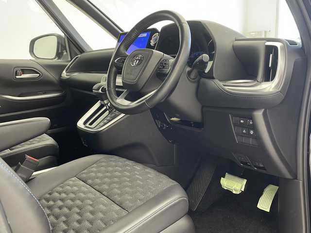 トヨタ ヴォクシー ハイブリッド S－Z 沖縄県 2022(令4)年 2.2万km グリッターブラックガラスフレーク 純正10.5型ディスプレイオーディオ/　フルセグTV/Bluetooth/バックカメラ/前後ドライブレコーダー/トヨタセーフティセンス/・レーダークルーズコントロール/・衝突軽減ブレーキ/・レーンキープアシスト/・オートマチックハイビーム/両側パワースライドドア/ETC/LEDヘッドライト/シートヒーター/アクセサリーコンセント/プッシュスタート/スマートキー/電動パーキングブレーキ/純正アルミホイール/ブラインドスポットモニター/電動格納ミラー/SOSボタン/ステアリングスイッチ/ハーフレザーシート