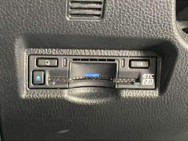 トヨタ ヴォクシー ハイブリッド S－Z 沖縄県 2022(令4)年 2.2万km グリッターブラックガラスフレーク 純正10.5型ディスプレイオーディオ/　フルセグTV/Bluetooth/バックカメラ/前後ドライブレコーダー/トヨタセーフティセンス/・レーダークルーズコントロール/・衝突軽減ブレーキ/・レーンキープアシスト/・オートマチックハイビーム/両側パワースライドドア/ETC/LEDヘッドライト/シートヒーター/アクセサリーコンセント/プッシュスタート/スマートキー/電動パーキングブレーキ/純正アルミホイール/ブラインドスポットモニター/電動格納ミラー/SOSボタン/ステアリングスイッチ/ハーフレザーシート