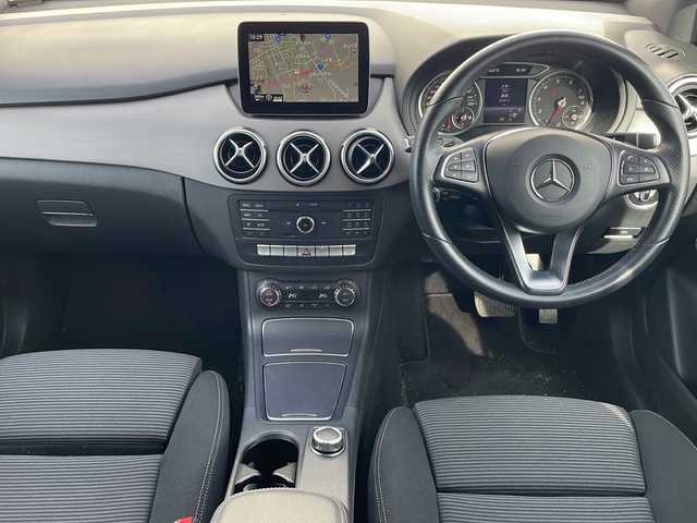 メルセデス・ベンツ Ｂ１８０ 静岡県 2017(平29)年 5.5万km ガンＭ /純正ナビ//CD Bluetooth//バックカメラ//ディスタンスパイロット//LEDヘッドライト//キーレスゴー//シートヒーター//純正16インチAW//ブラインドスポットモニター