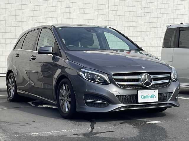 メルセデス・ベンツ Ｂ１８０ 静岡県 2017(平29)年 5.5万km ガンＭ /純正ナビ//CD Bluetooth//バックカメラ//ディスタンスパイロット//LEDヘッドライト//キーレスゴー//シートヒーター//純正16インチAW//ブラインドスポットモニター