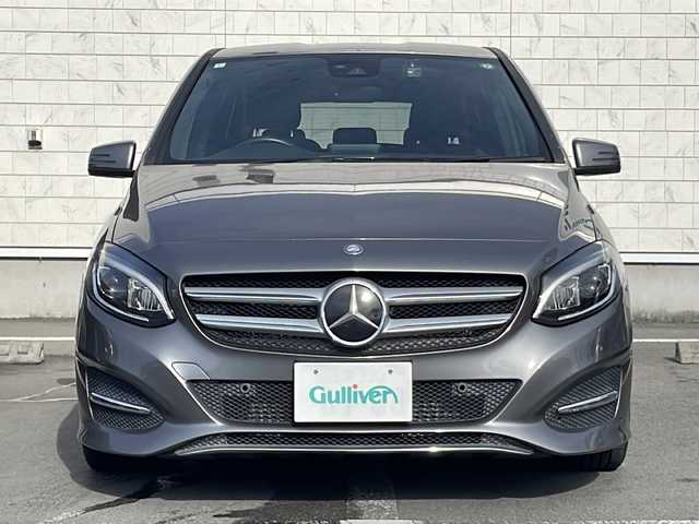 メルセデス・ベンツ Ｂ１８０ 静岡県 2017(平29)年 5.5万km ガンＭ /純正ナビ//CD Bluetooth//バックカメラ//ディスタンスパイロット//LEDヘッドライト//キーレスゴー//シートヒーター//純正16インチAW//ブラインドスポットモニター