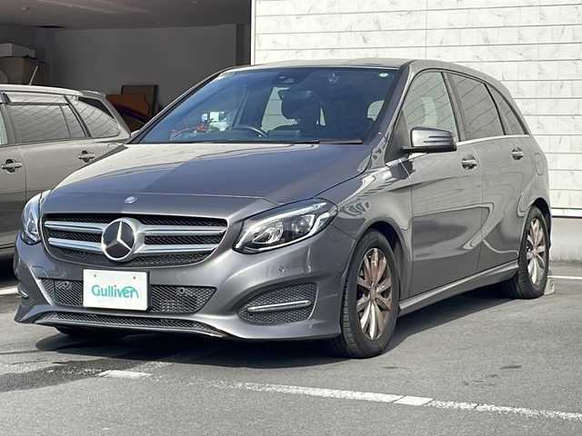 メルセデス・ベンツ Ｂ１８０ 静岡県 2017(平29)年 5.5万km ガンＭ /純正ナビ//CD Bluetooth//バックカメラ//ディスタンスパイロット//LEDヘッドライト//キーレスゴー//シートヒーター//純正16インチAW//ブラインドスポットモニター