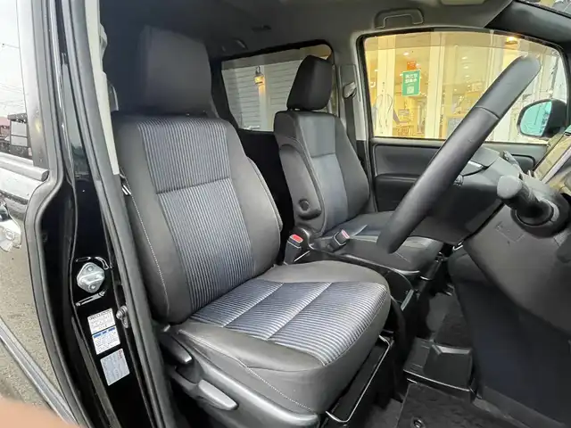 トヨタ ヴォクシー ZS 煌 秋田県 2016(平28)年 13.8万km ブラック (株)IDOMが運営する【じしゃロン秋田店】の自社ローン専用車両になりますこちらは現金またはオートローンご利用時の価格です。自社ローンご希望の方は別途その旨お申付け下さい/Toyota Safety Sense C/プリクラッシュセーフティシステム/レーンディパチャーアラート/オートマチックハイビーム/純正SDナビ【CD/DVD/SD/Bluetooth】/バックカメラ/フルセグTV/ETC/両側パワースライドドア/前後コーナーセンサー/LEDヘッドライト