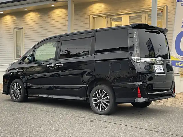 トヨタ ヴォクシー ZS 煌 秋田県 2016(平28)年 13.8万km ブラック (株)IDOMが運営する【じしゃロン秋田店】の自社ローン専用車両になりますこちらは現金またはオートローンご利用時の価格です。自社ローンご希望の方は別途その旨お申付け下さい/Toyota Safety Sense C/プリクラッシュセーフティシステム/レーンディパチャーアラート/オートマチックハイビーム/純正SDナビ【CD/DVD/SD/Bluetooth】/バックカメラ/フルセグTV/ETC/両側パワースライドドア/前後コーナーセンサー/LEDヘッドライト