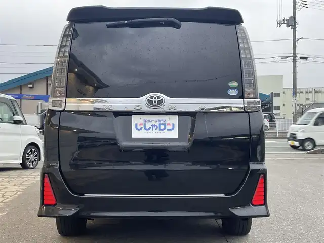 トヨタ ヴォクシー ZS 煌 秋田県 2016(平28)年 13.8万km ブラック (株)IDOMが運営する【じしゃロン秋田店】の自社ローン専用車両になりますこちらは現金またはオートローンご利用時の価格です。自社ローンご希望の方は別途その旨お申付け下さい/Toyota Safety Sense C/プリクラッシュセーフティシステム/レーンディパチャーアラート/オートマチックハイビーム/純正SDナビ【CD/DVD/SD/Bluetooth】/バックカメラ/フルセグTV/ETC/両側パワースライドドア/前後コーナーセンサー/LEDヘッドライト