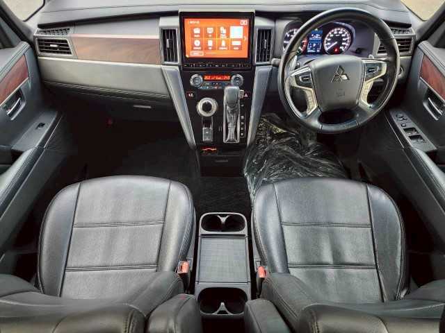 三菱 デリカＤ：５ P 岩手県 2020(令2)年 6.7万km エメラルドブラックパール/アイガーグレーメタリック 全方位カメラ　/純正ナビ　/両側パワスラ/シートカバー　/前席シートヒーター　/アイドリングストップ　/オートサイドステップ　/前後ドラレコ　/レーダークルーズコントロール　/後席フリップダウンモニター　/ＢＳＭ　/電動格納ミラー　/ＥＴＣ