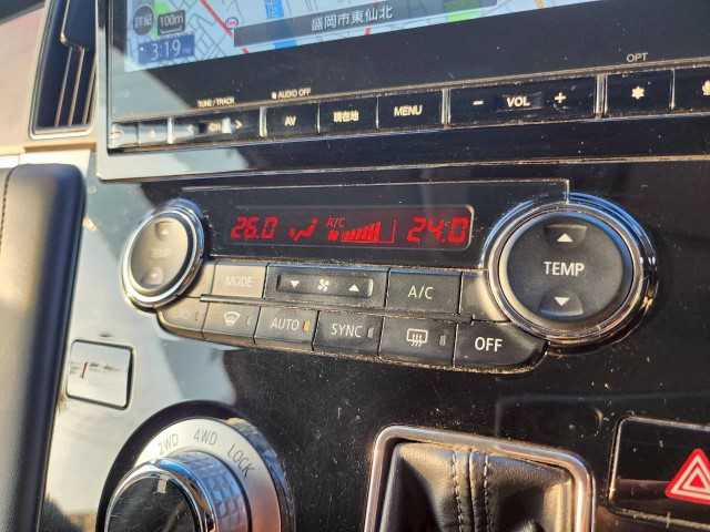 三菱 デリカＤ：５ P 岩手県 2020(令2)年 6.7万km エメラルドブラックパール/アイガーグレーメタリック 全方位カメラ　/純正ナビ　/両側パワスラ/シートカバー　/前席シートヒーター　/アイドリングストップ　/オートサイドステップ　/前後ドラレコ　/レーダークルーズコントロール　/後席フリップダウンモニター　/ＢＳＭ　/電動格納ミラー　/ＥＴＣ