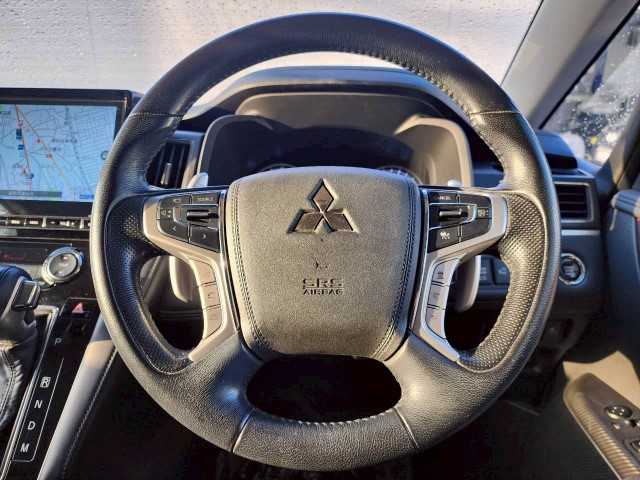 三菱 デリカＤ：５ P 岩手県 2020(令2)年 6.7万km エメラルドブラックパール/アイガーグレーメタリック 全方位カメラ　/純正ナビ　/両側パワスラ/シートカバー　/前席シートヒーター　/アイドリングストップ　/オートサイドステップ　/前後ドラレコ　/レーダークルーズコントロール　/後席フリップダウンモニター　/ＢＳＭ　/電動格納ミラー　/ＥＴＣ