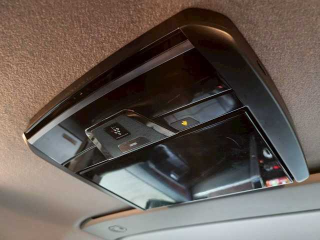 三菱 デリカＤ：５ P 岩手県 2020(令2)年 6.7万km エメラルドブラックパール/アイガーグレーメタリック 全方位カメラ　/純正ナビ　/両側パワスラ/シートカバー　/前席シートヒーター　/アイドリングストップ　/オートサイドステップ　/前後ドラレコ　/レーダークルーズコントロール　/後席フリップダウンモニター　/ＢＳＭ　/電動格納ミラー　/ＥＴＣ