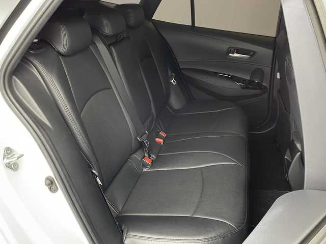 トヨタ カローラツーリング ハイブリッド ダブルバイビー 愛知県 2023(令5)年 7万km プラチナホワイトパールマイカ 禁煙車/純正10.5インチディスプレイオーディオ/(AM/FM/フルセグ)/ブラインドスポットモニター/エアロ(モデリスタ)/バックカメラ/ビルトインＥＴＣ/追従付きクルーズコントロール/純正17インチアルミホイール/ハーフレザーシート/レザーシートカバー/ウィンカー付き電動格納ミラー/ステアリングスイッチ/革巻きステアリング/プッシュスタート/スマートキー/スペアキー/純正フロアマット/純正ドアバイザー/取扱説明書/ナビ取扱説明書