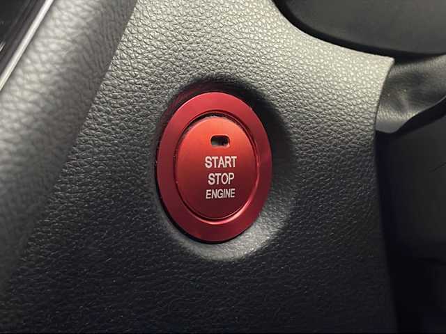 トヨタ カローラツーリング ハイブリッド ダブルバイビー 愛知県 2023(令5)年 7万km プラチナホワイトパールマイカ 禁煙車/純正10.5インチディスプレイオーディオ/(AM/FM/フルセグ)/ブラインドスポットモニター/エアロ(モデリスタ)/バックカメラ/ビルトインＥＴＣ/追従付きクルーズコントロール/純正17インチアルミホイール/ハーフレザーシート/レザーシートカバー/ウィンカー付き電動格納ミラー/ステアリングスイッチ/革巻きステアリング/プッシュスタート/スマートキー/スペアキー/純正フロアマット/純正ドアバイザー/取扱説明書/ナビ取扱説明書